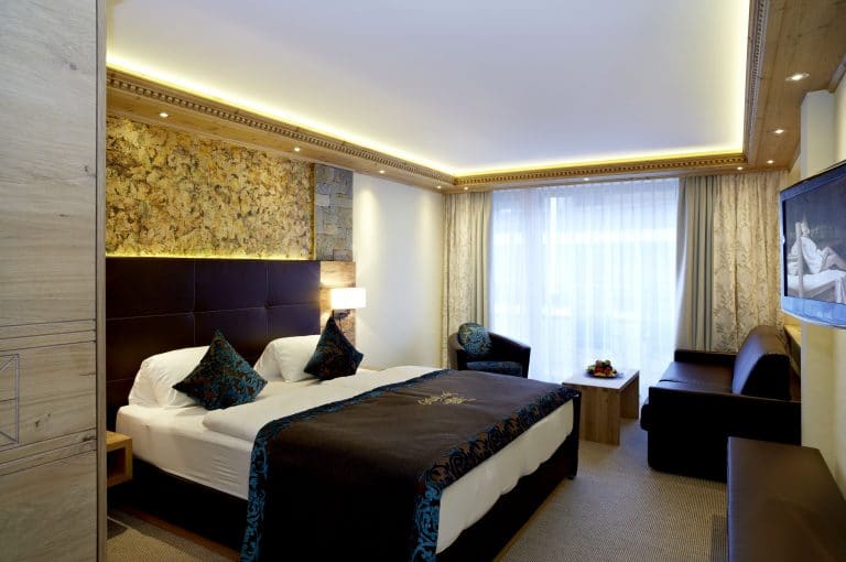 Doppelzimmer Dorfblick im Hotel Tirol, Ischgl